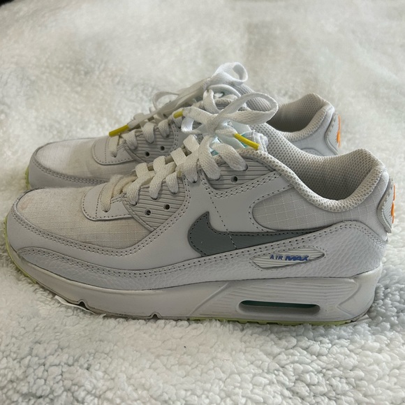 SOLD Nike Air Max - Picture 3 of 4